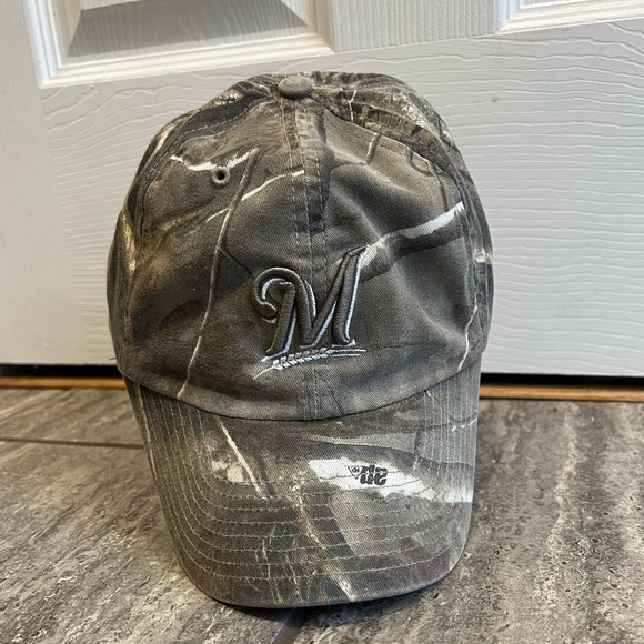 the franchise Other - Milwaukee Brewers camouflage fitted hat
